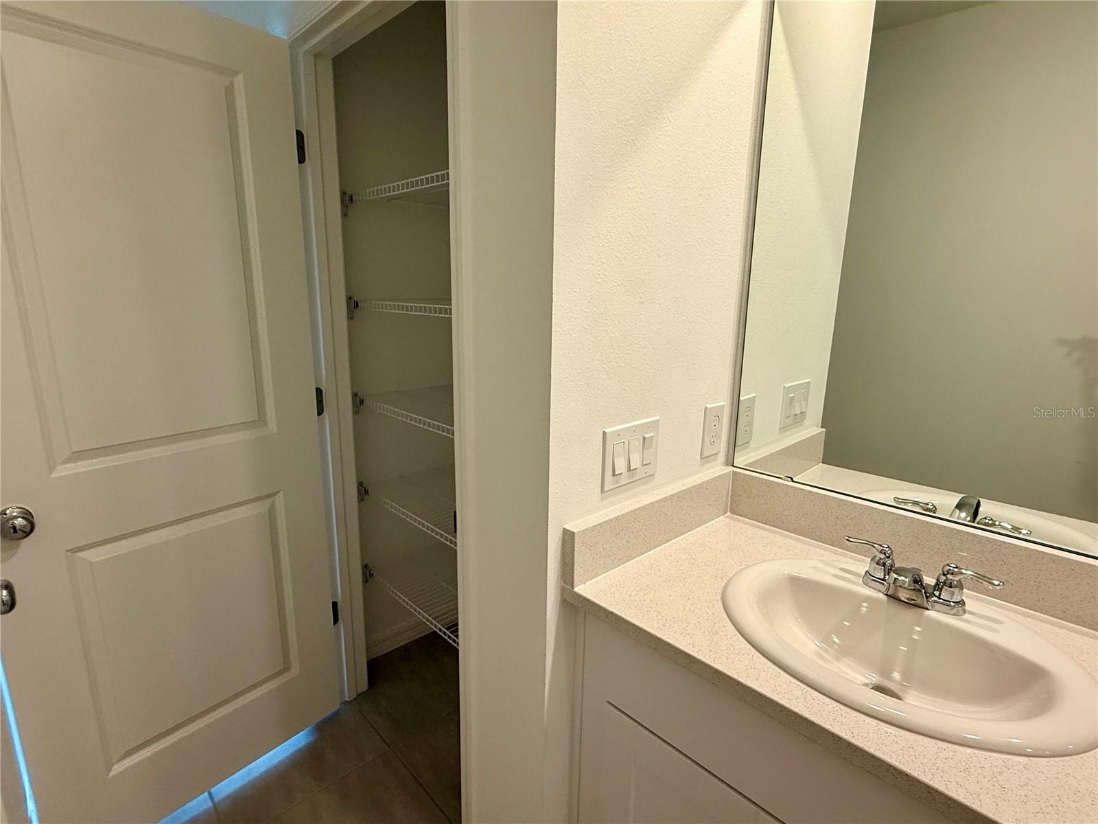 Image 18 of 26 For 2996 Skyline Loop