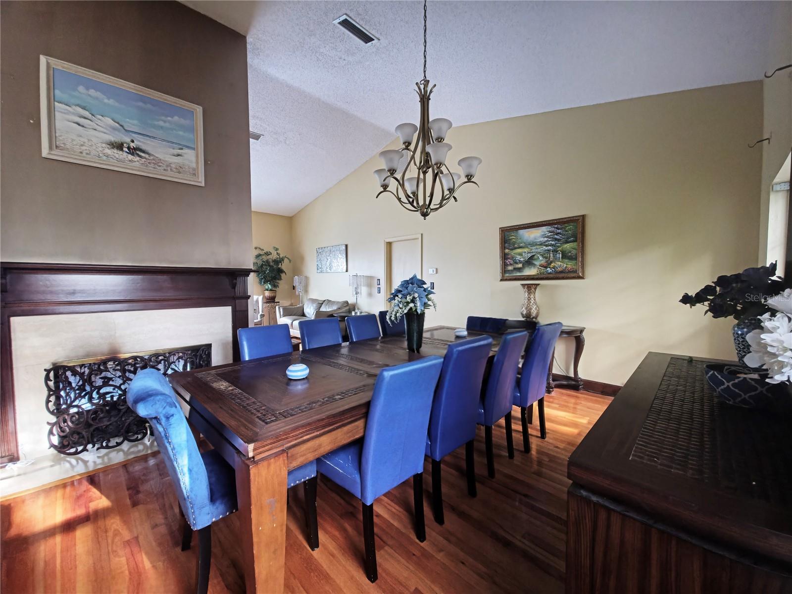 Image 4 of 29 For 1052 Laura Street