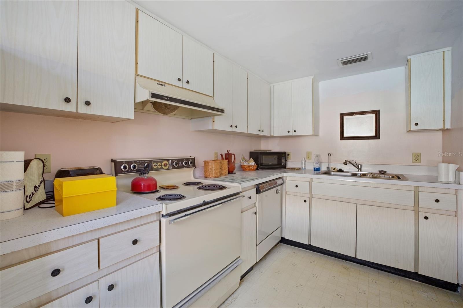 Image 13 of 32 For 19029 Us Highway 19 N 15a