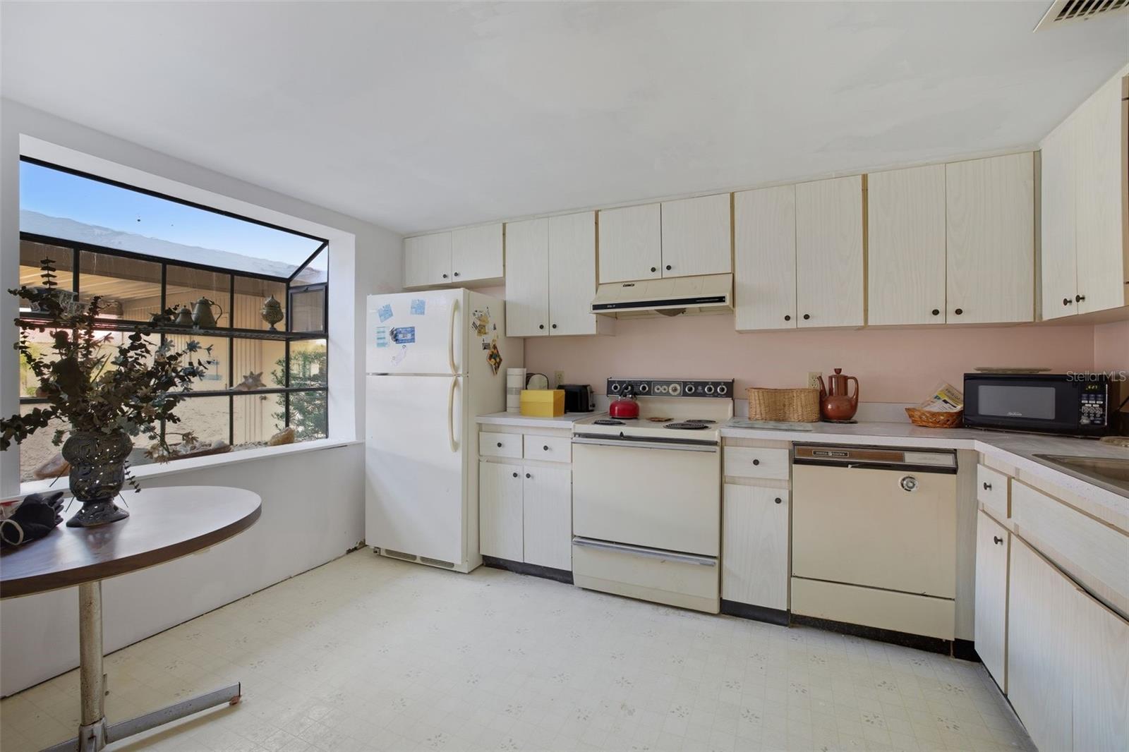 Image 14 of 32 For 19029 Us Highway 19 N 15a