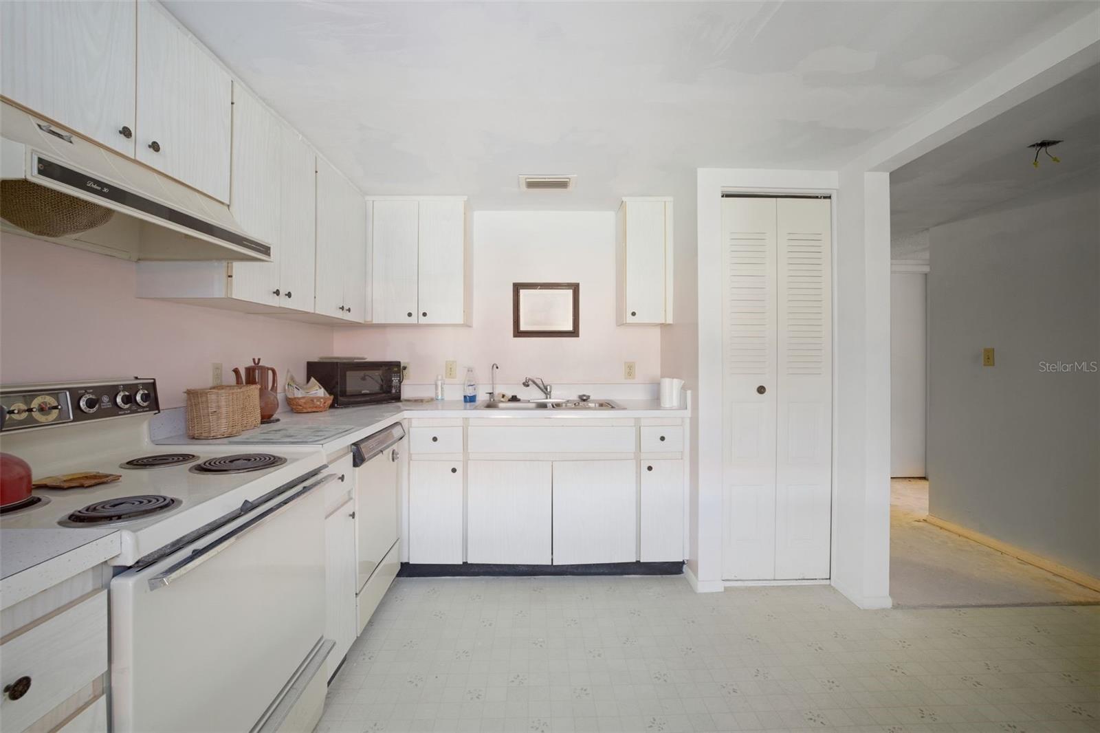 Image 15 of 32 For 19029 Us Highway 19 N 15a