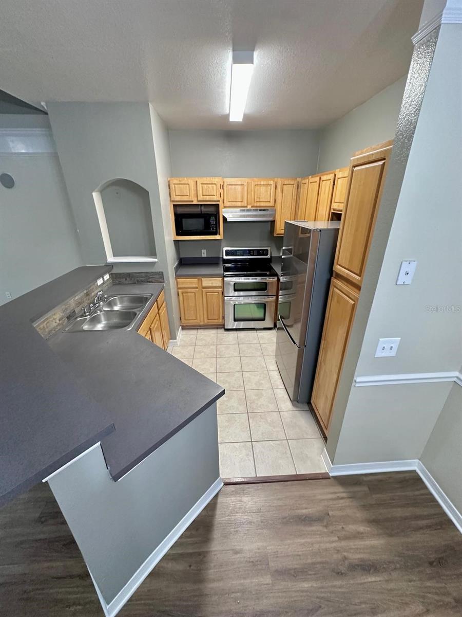 Listing photo id 9 for 3209 Parkchester Square Boulevard 304