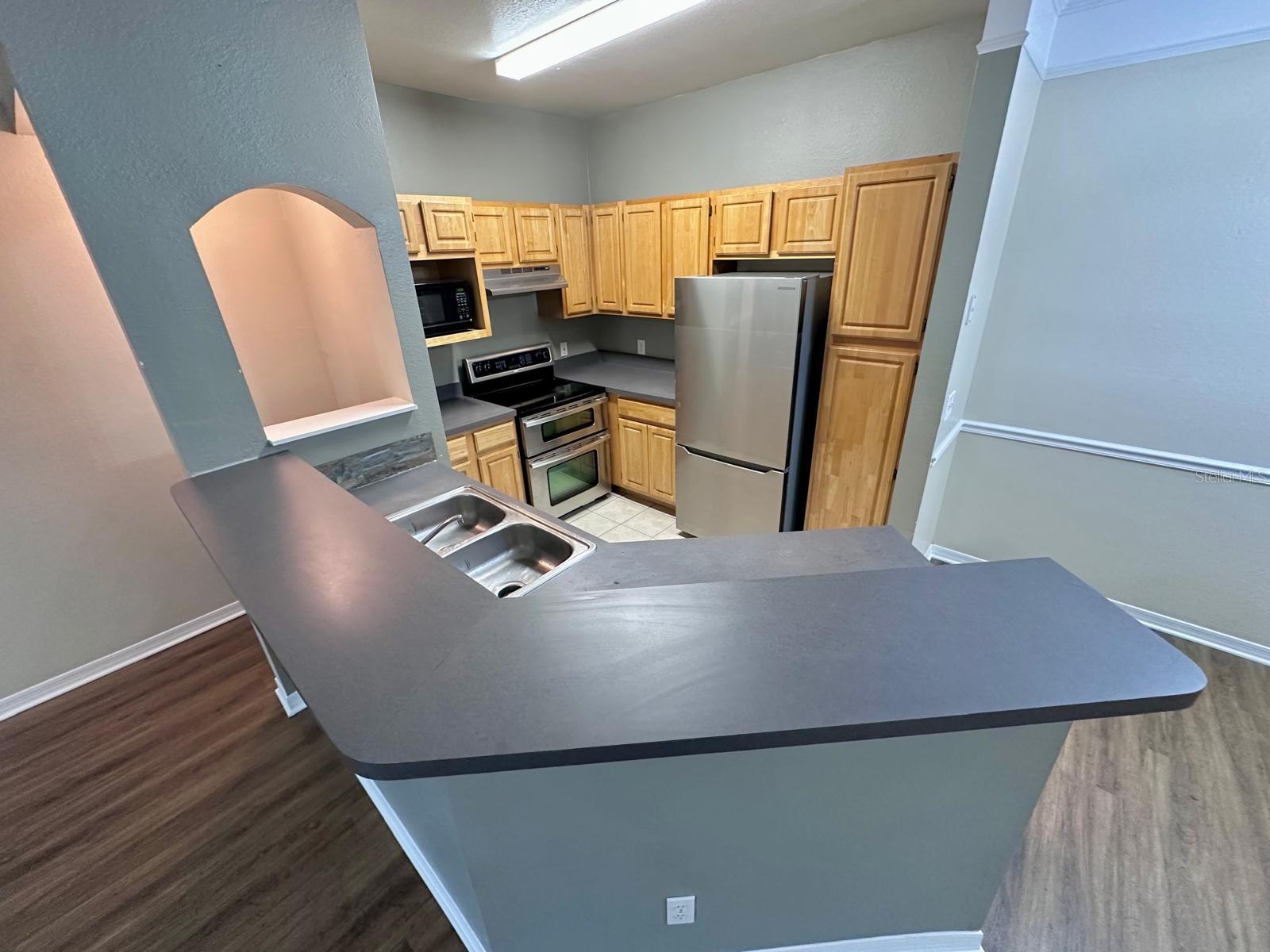 Listing photo id 10 for 3209 Parkchester Square Boulevard 304