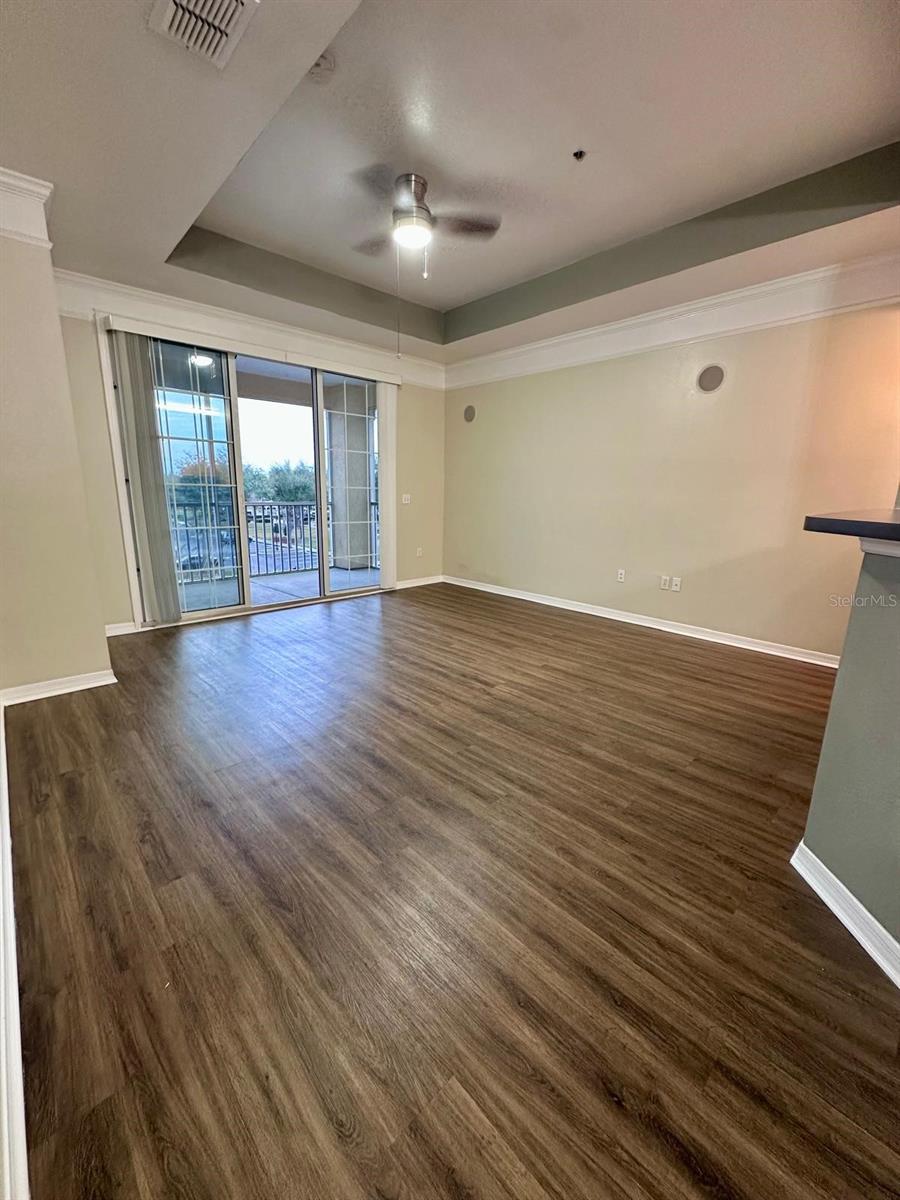 Listing photo id 11 for 3209 Parkchester Square Boulevard 304