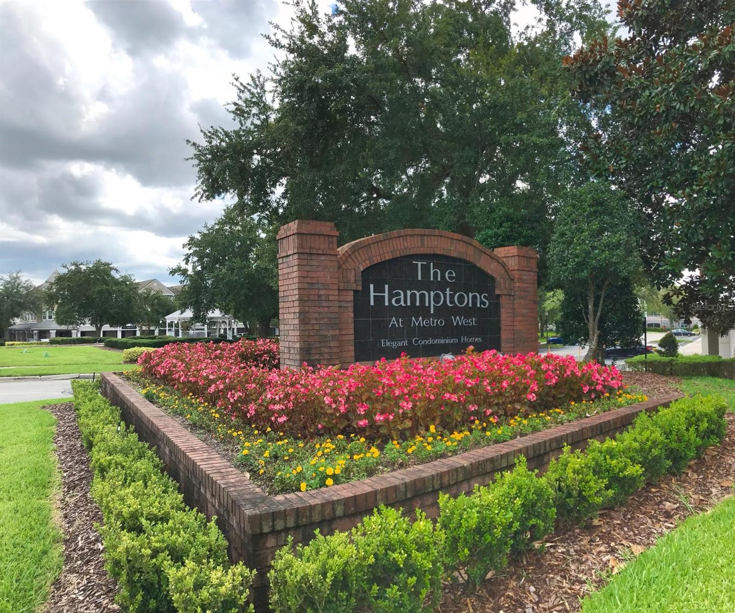 Listing photo id 0 for 3209 Parkchester Square Boulevard 304