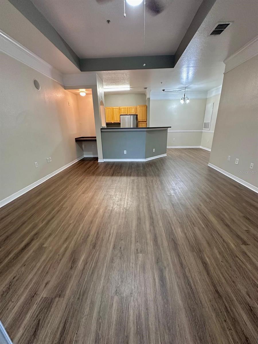 Listing photo id 18 for 3209 Parkchester Square Boulevard 304