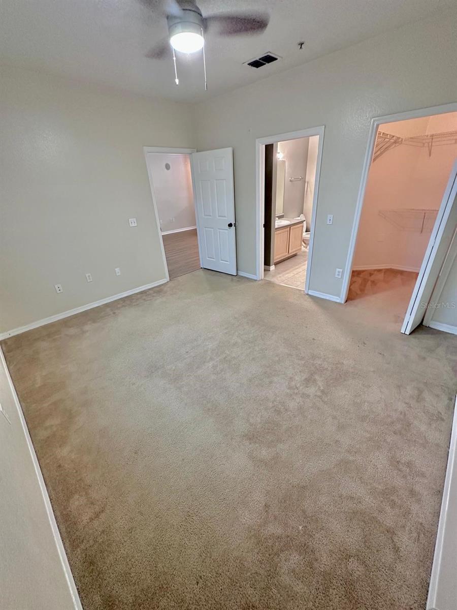 Listing photo id 21 for 3209 Parkchester Square Boulevard 304