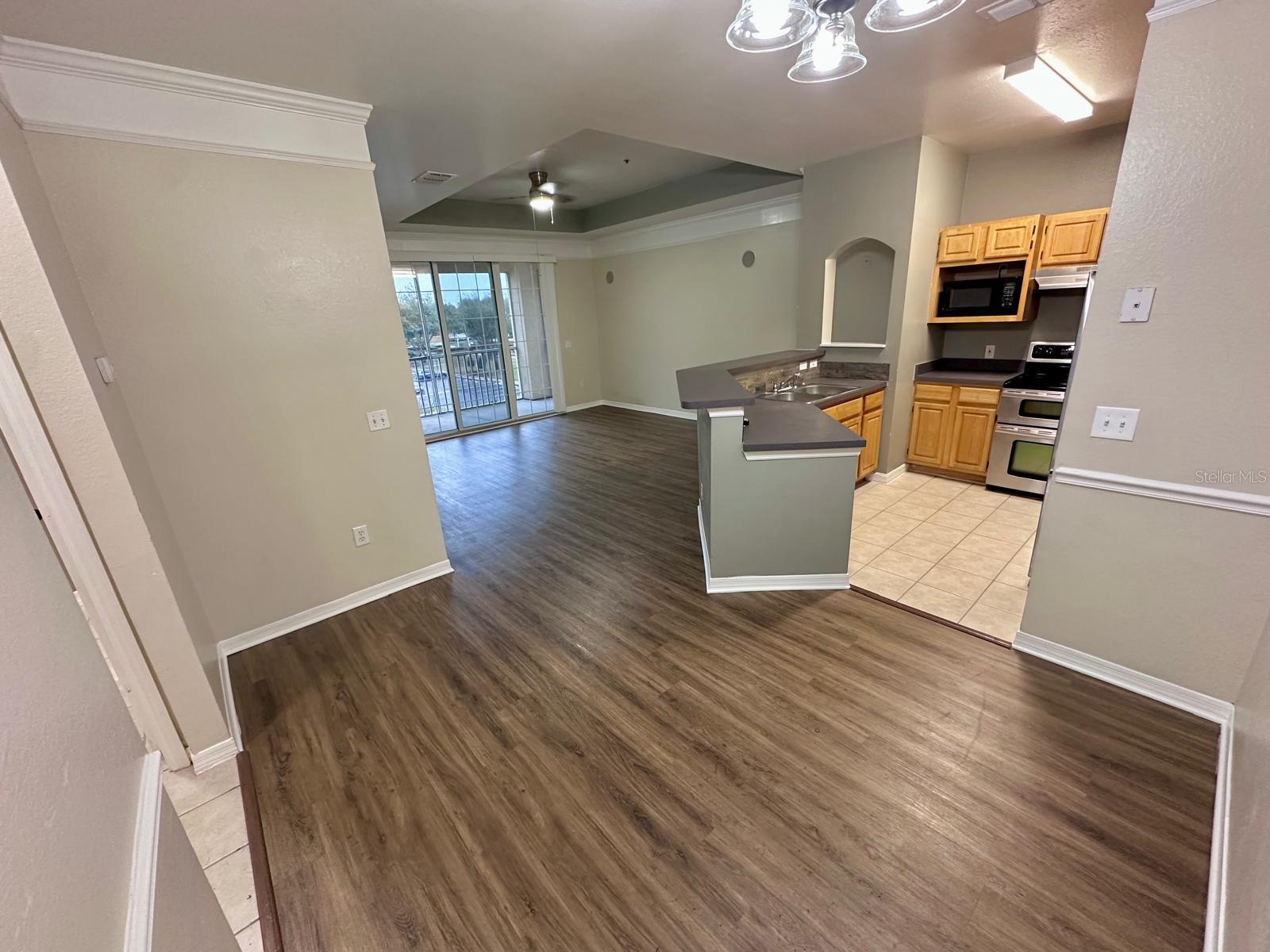 Listing photo id 7 for 3209 Parkchester Square Boulevard 304