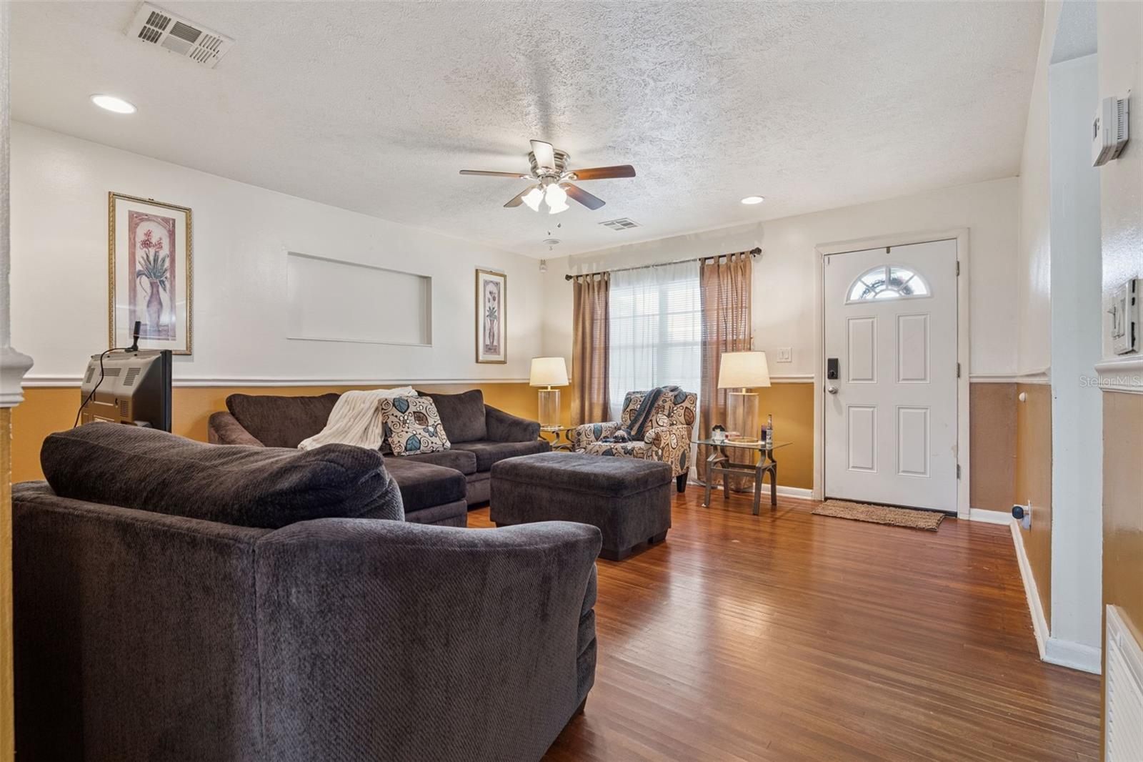 Image 2 of 17 For 7801 Arabian Place