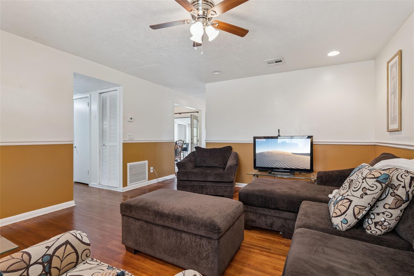 Image 3 of 17 For 7801 Arabian Place