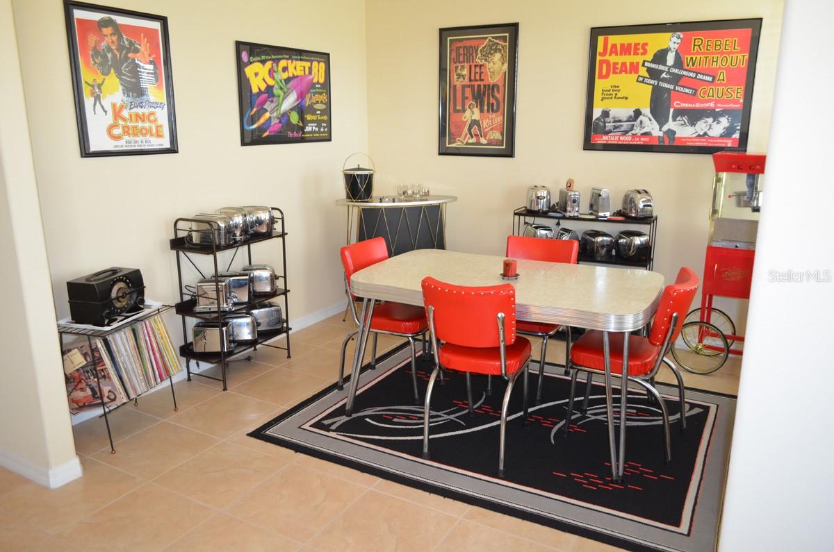 Image 4 of 19 For 4989 Northlawn Way