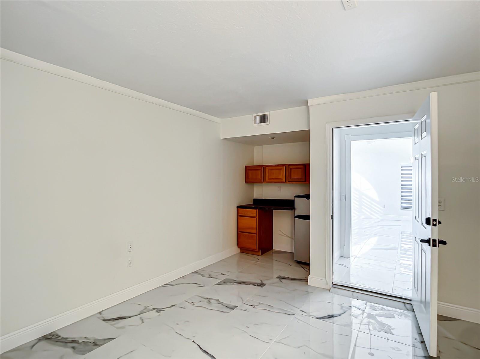 Image 19 of 41 For 8815 Kensington Court