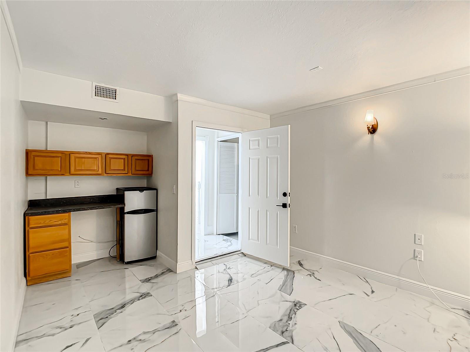 Image 20 of 41 For 8815 Kensington Court