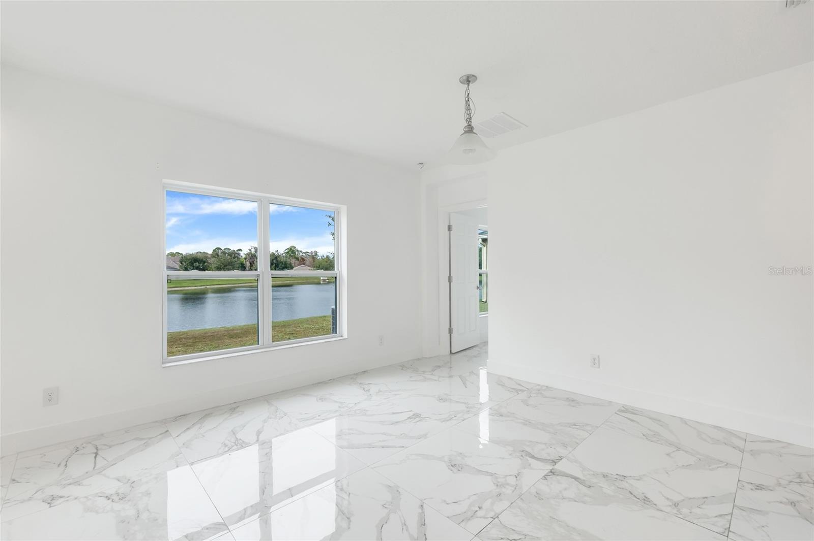 Image 14 of 39 For 4816 Rockvale Drive