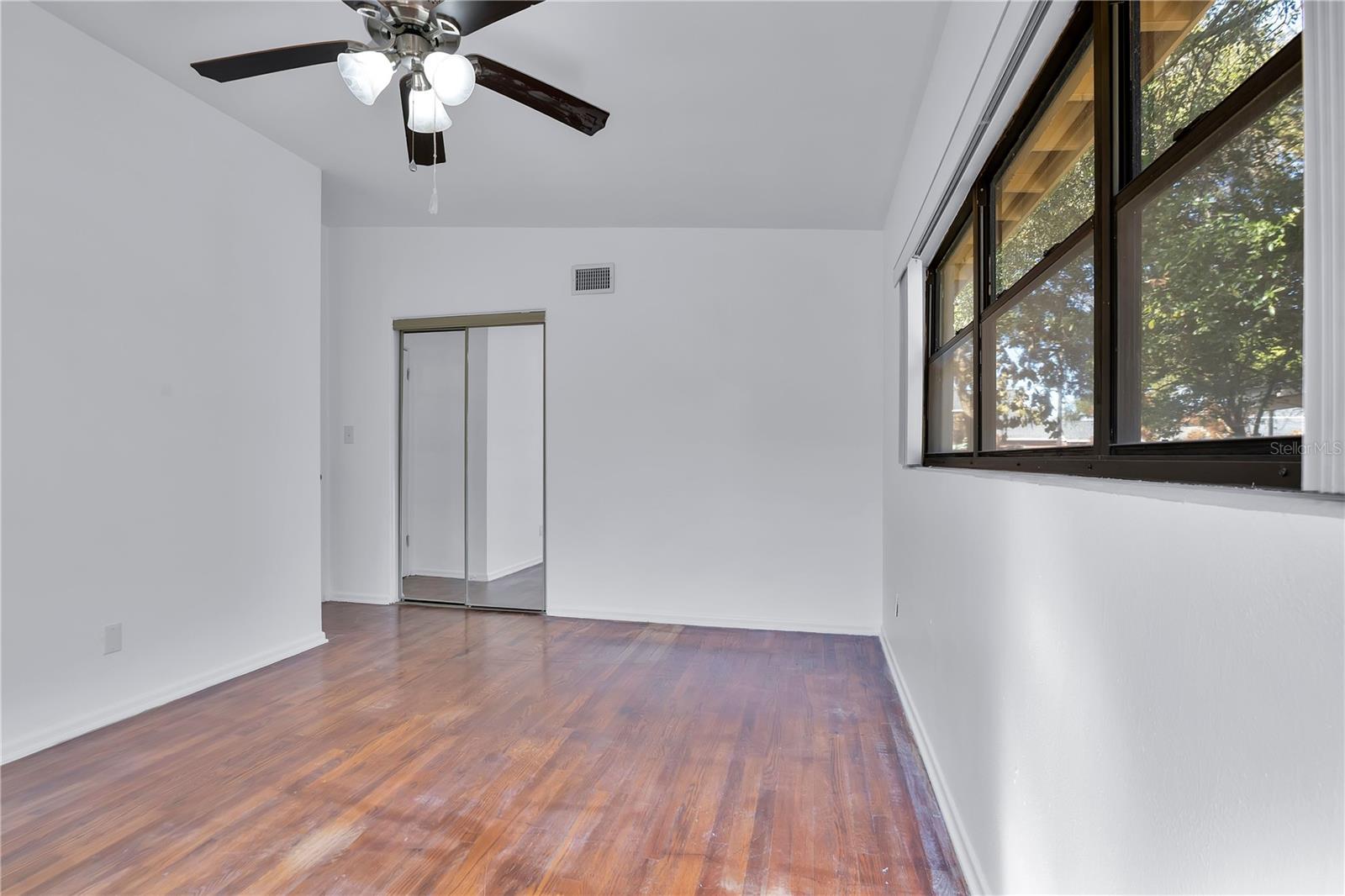 Image 15 of 36 For 2420 Pershing Avenue