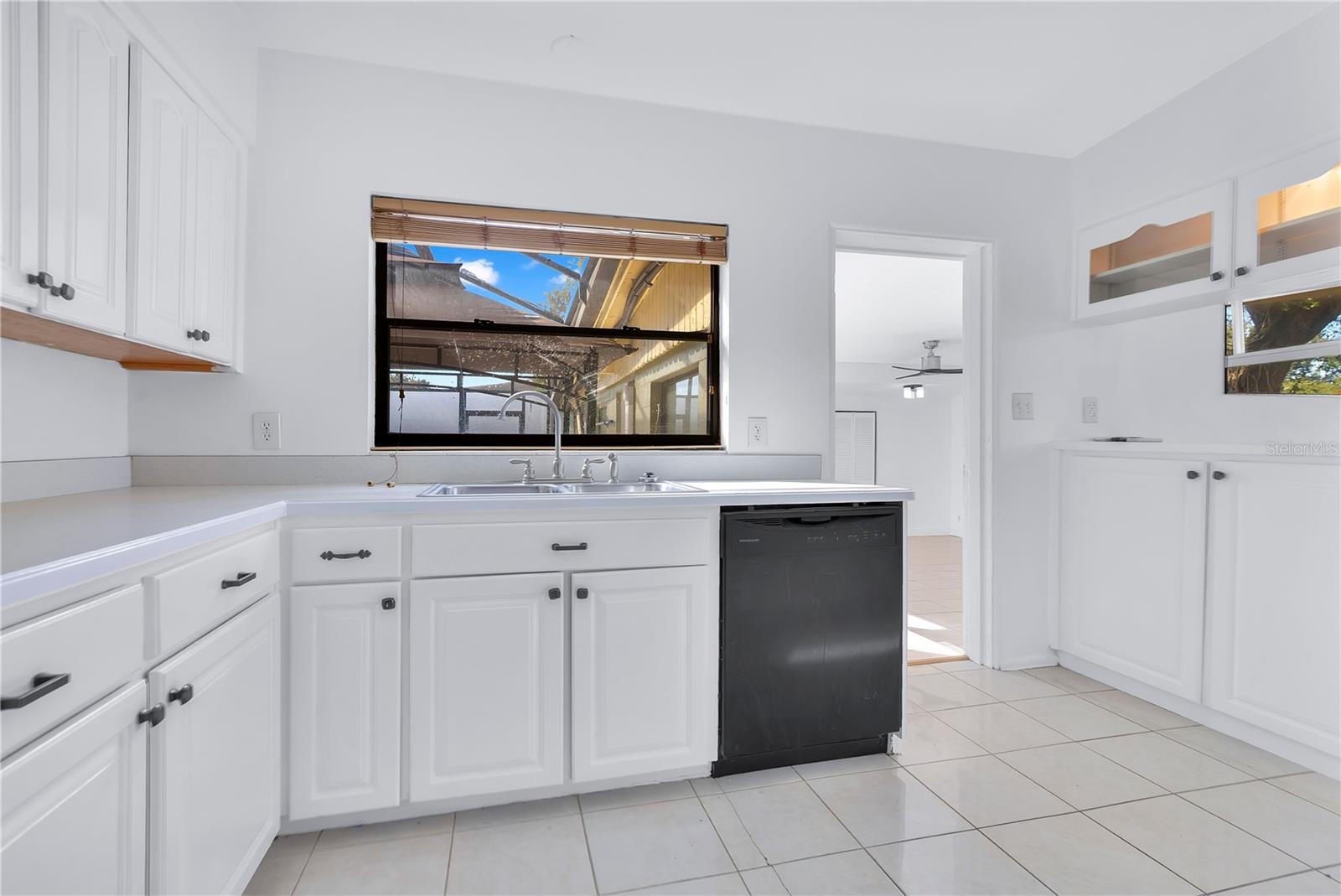 Image 18 of 36 For 2420 Pershing Avenue