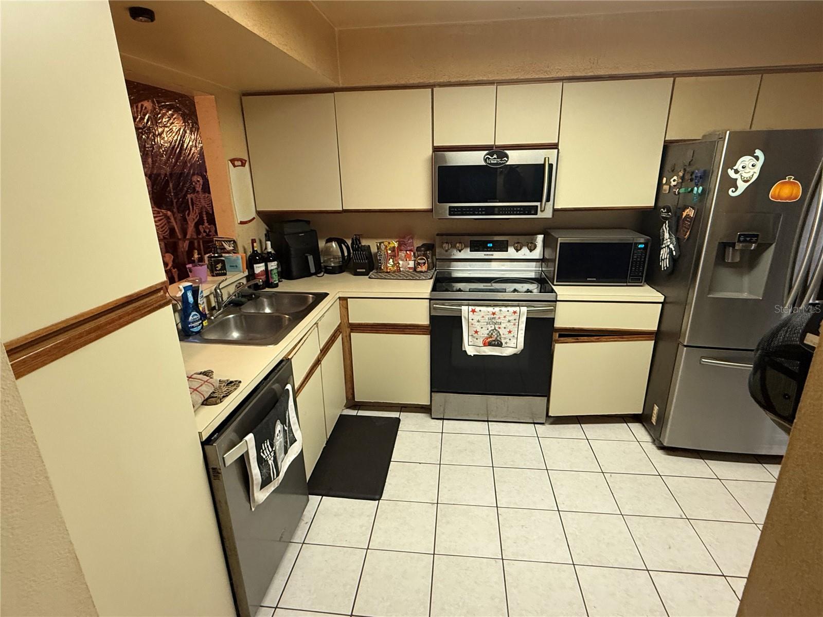 Image 6 of 16 For 2905 Clubview Drive L2