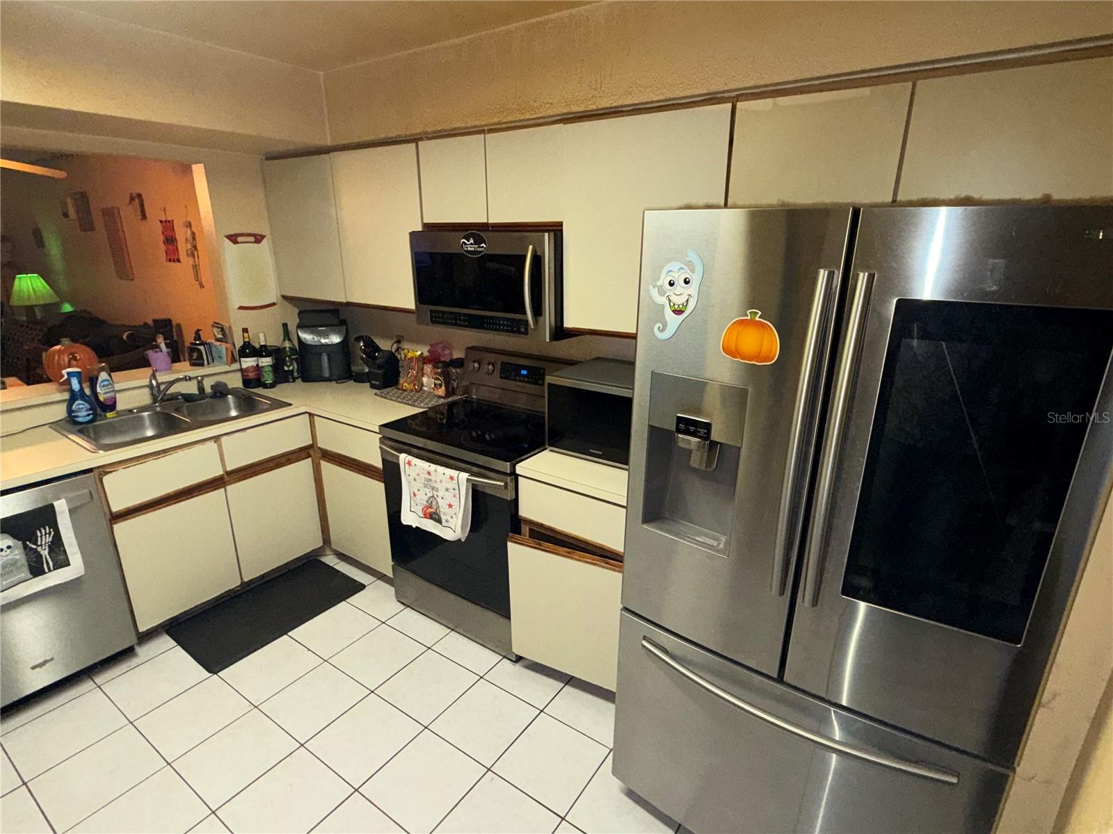 Image 8 of 16 For 2905 Clubview Drive L2