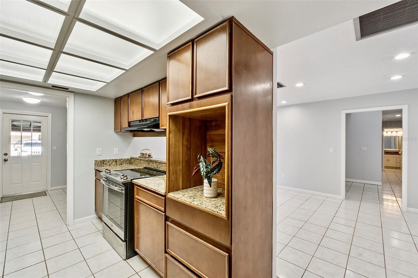 Image 7 of 59 For 200 Weeping Elm Lane