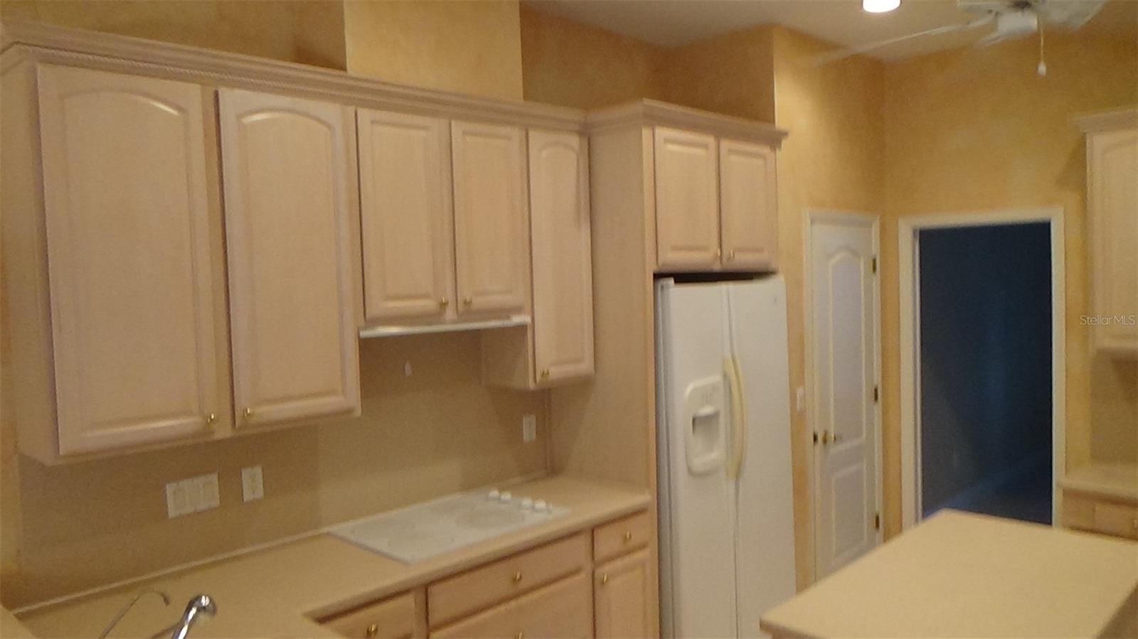 Image 10 of 27 For 208 Heatherwood Court