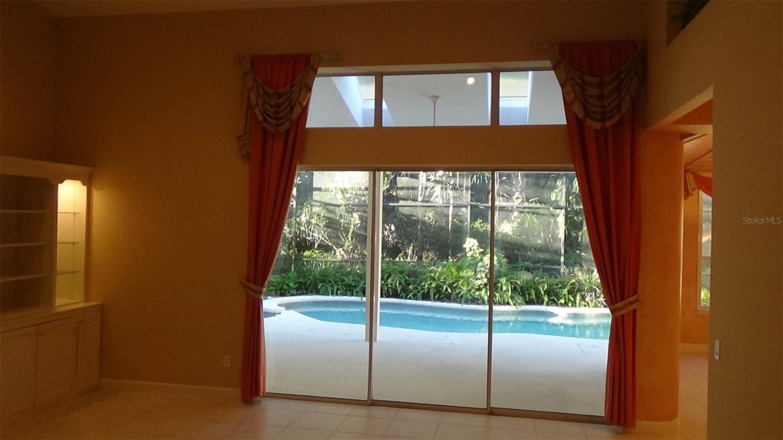 Image 13 of 27 For 208 Heatherwood Court