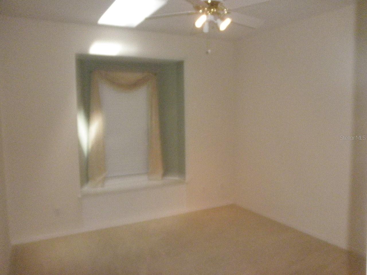 Image 14 of 27 For 208 Heatherwood Court