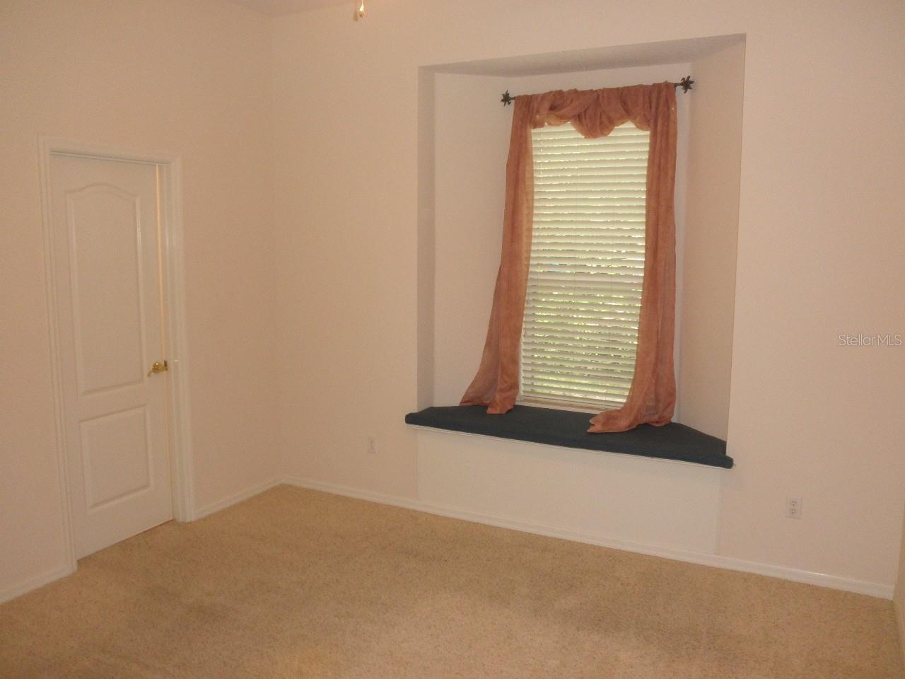 Image 15 of 27 For 208 Heatherwood Court