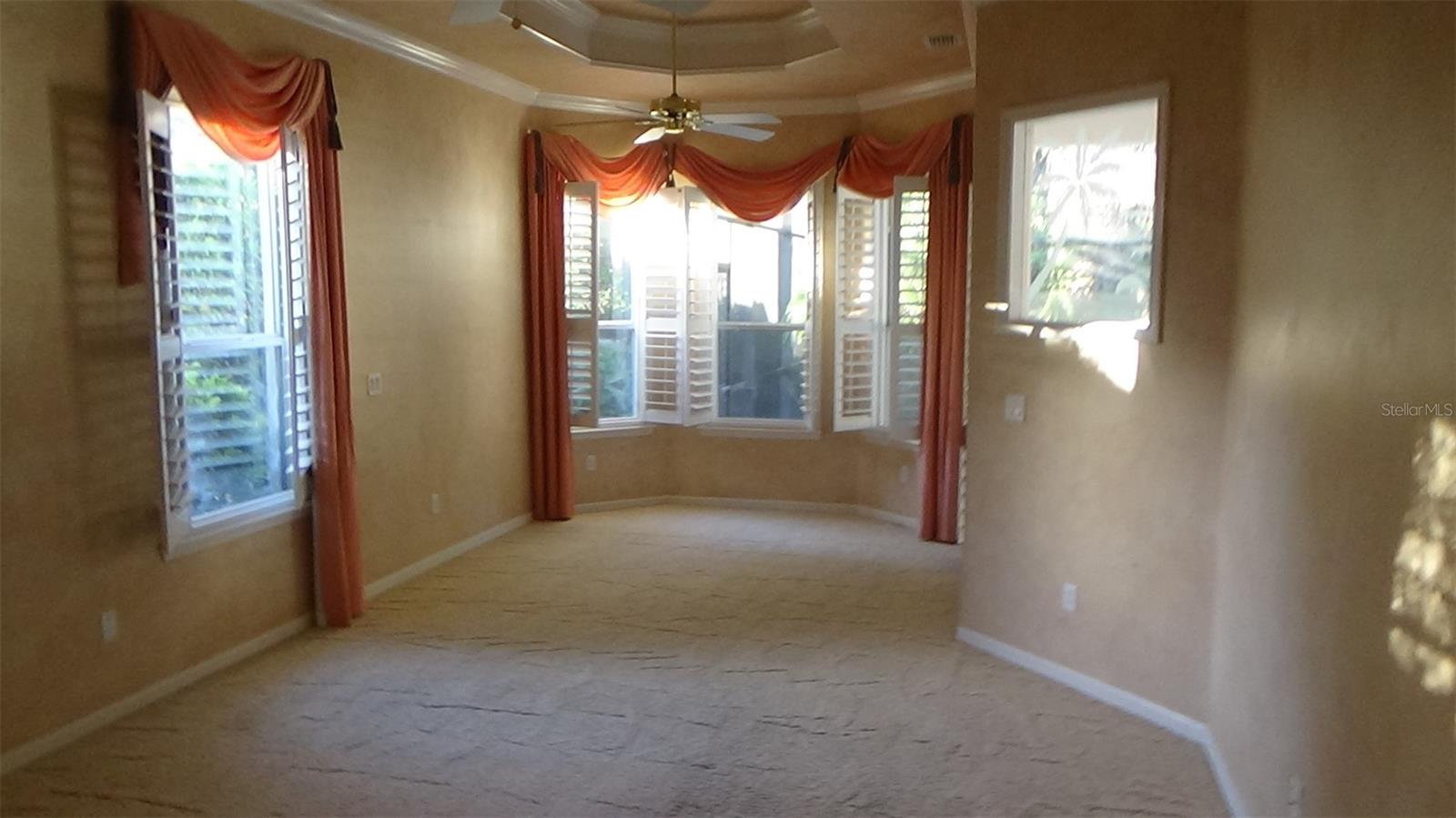 Image 19 of 27 For 208 Heatherwood Court