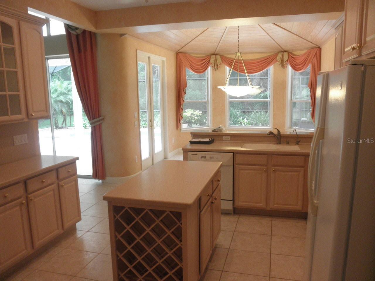 Image 22 of 27 For 208 Heatherwood Court