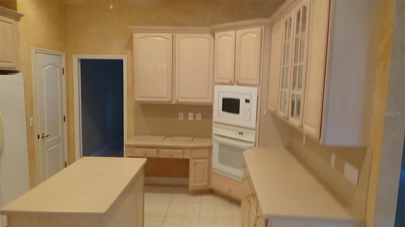 Image 9 of 27 For 208 Heatherwood Court