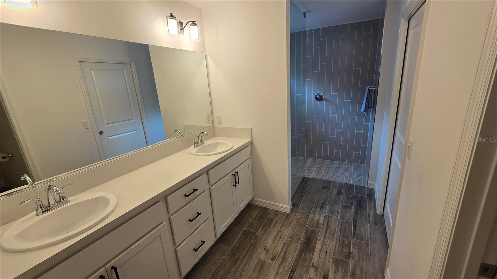 Image 5 of 18 For 5927 Walters Court