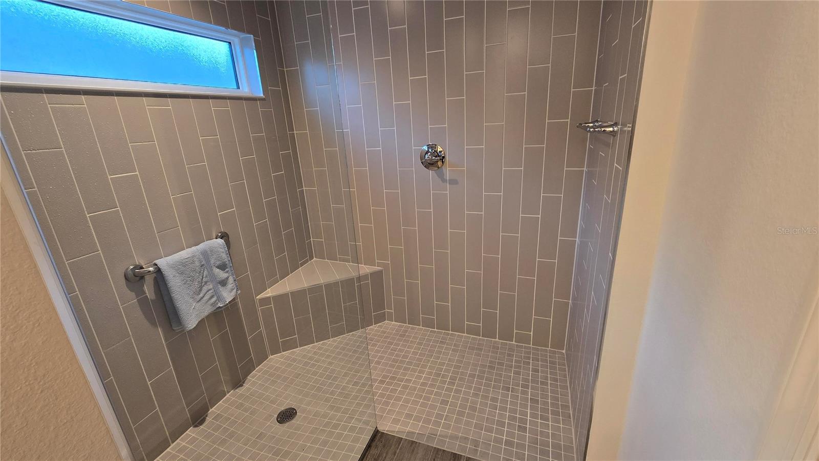 Image 6 of 18 For 5927 Walters Court