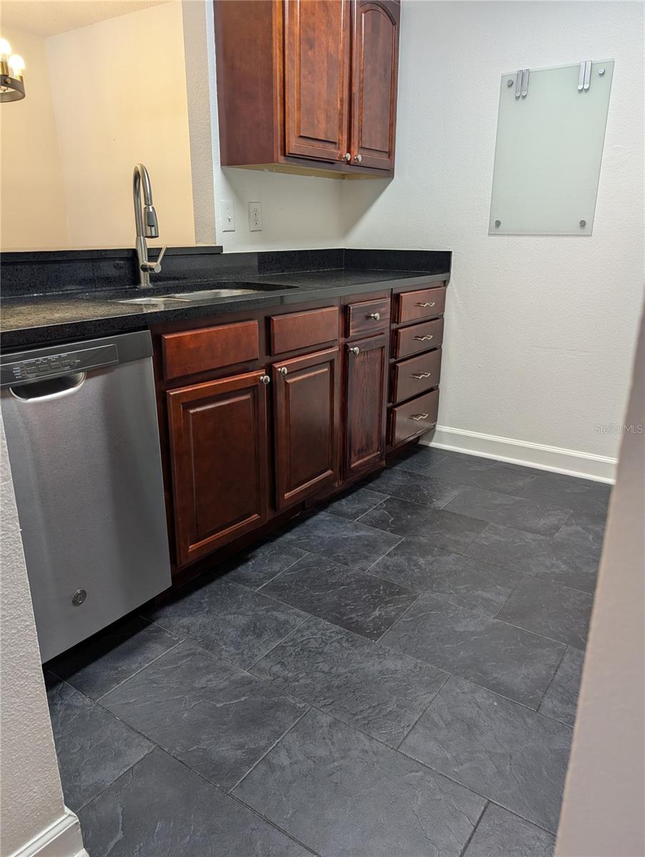 Image 10 of 31 For 2077 Dixie Belle Drive 2077g