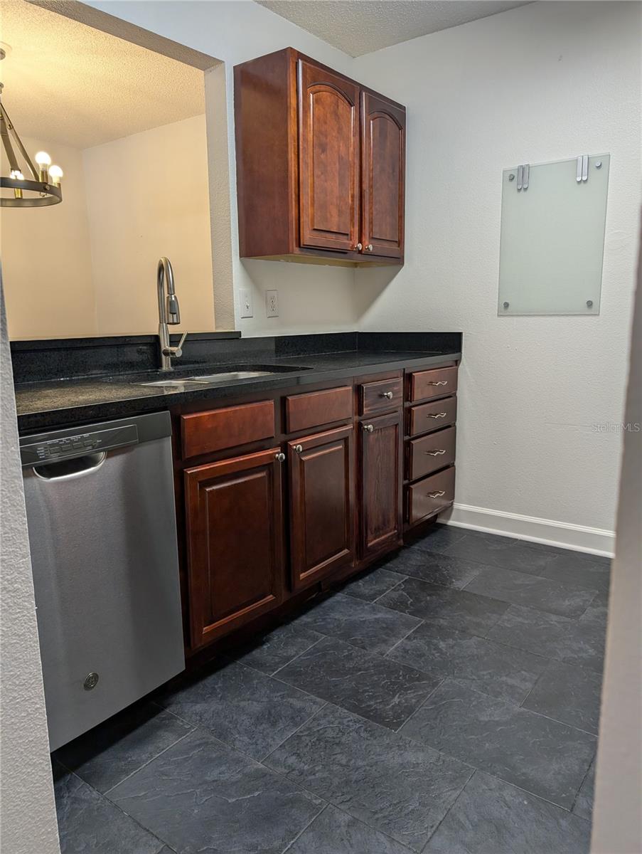 Image 11 of 31 For 2077 Dixie Belle Drive 2077g