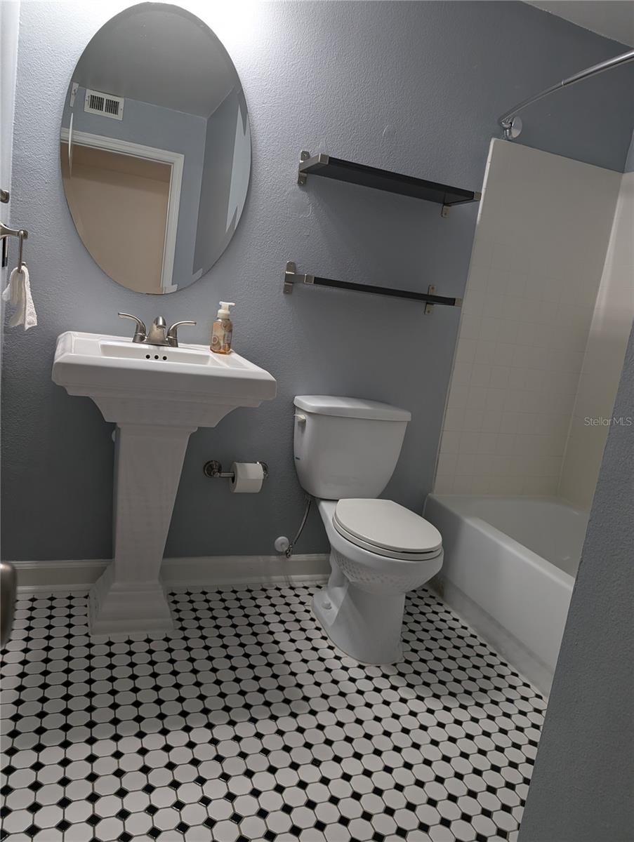 Image 14 of 31 For 2077 Dixie Belle Drive 2077g