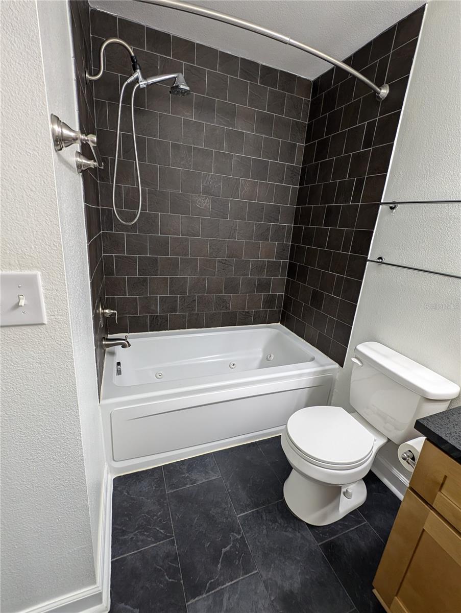 Image 21 of 31 For 2077 Dixie Belle Drive 2077g