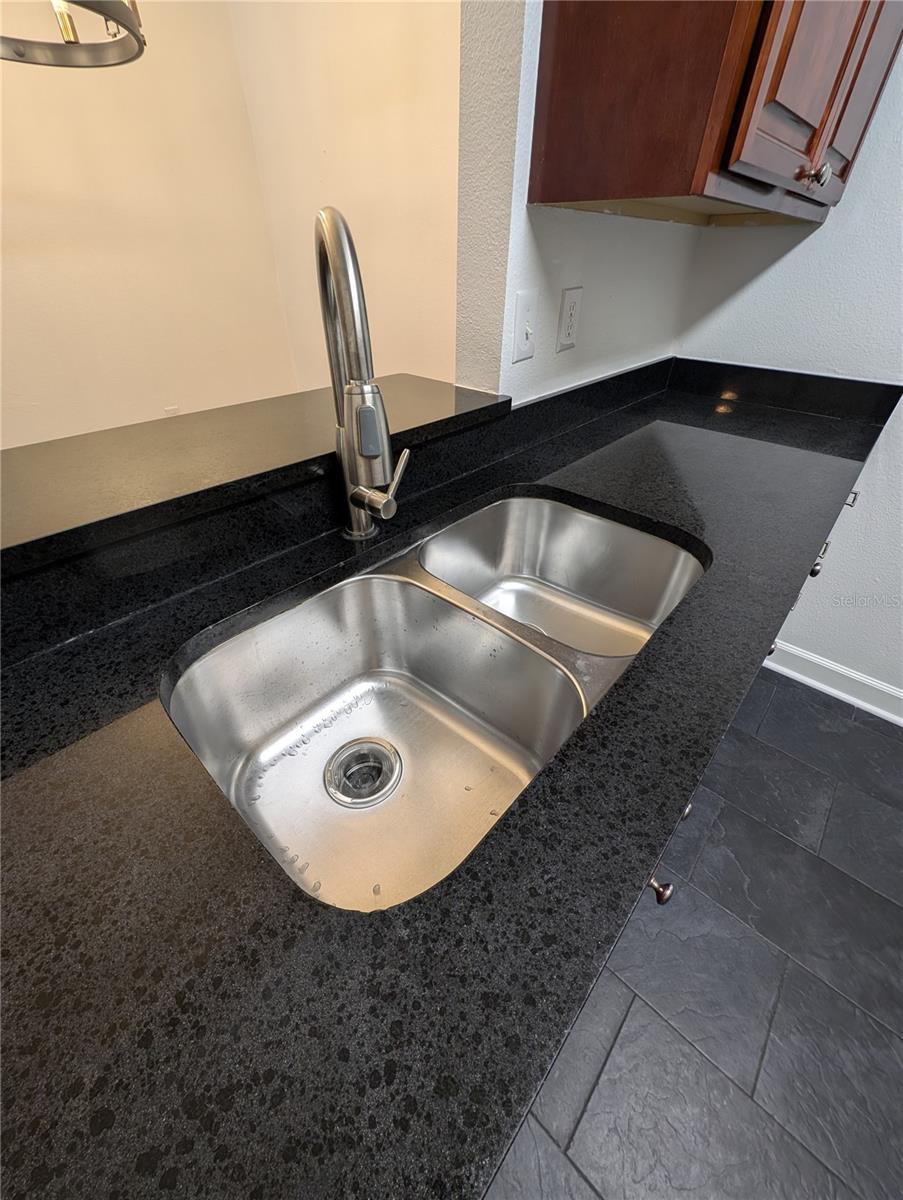 Image 26 of 31 For 2077 Dixie Belle Drive 2077g