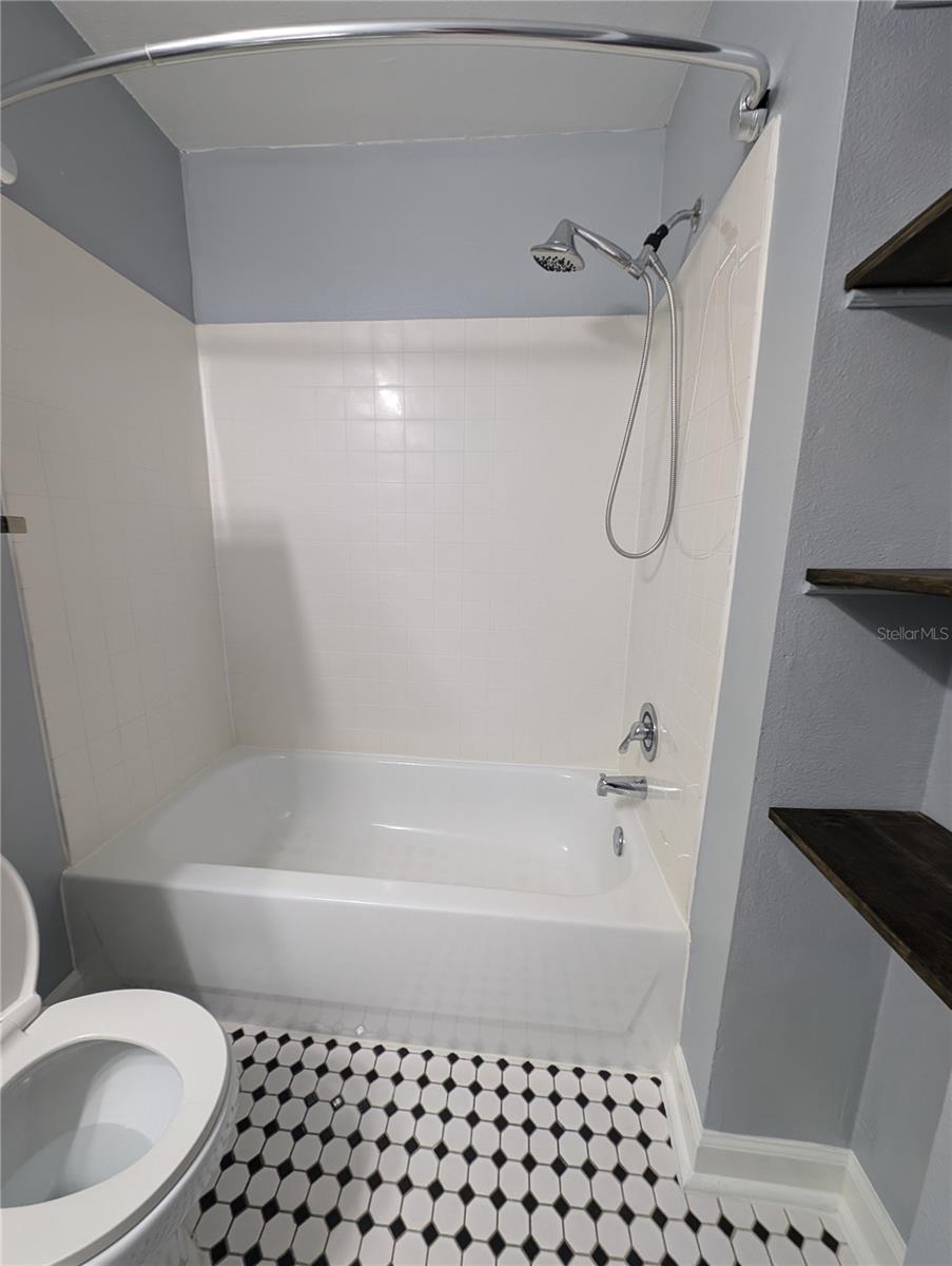 Image 27 of 31 For 2077 Dixie Belle Drive 2077g