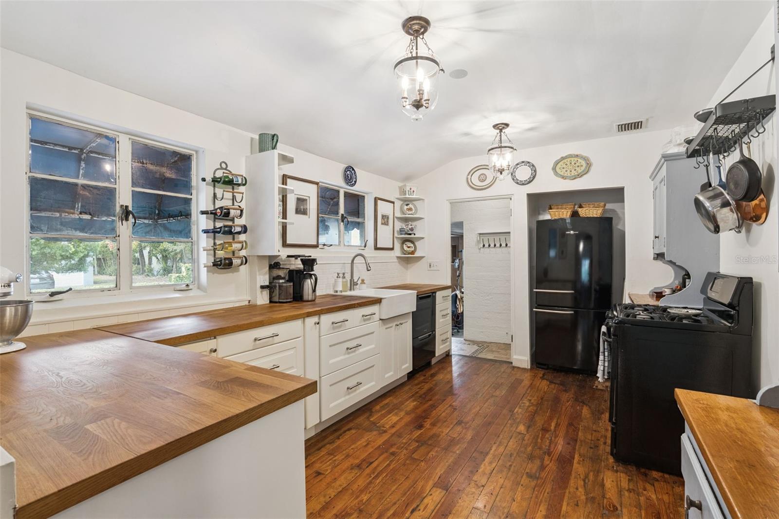 Image 10 of 47 For 1541 Westchester Avenue