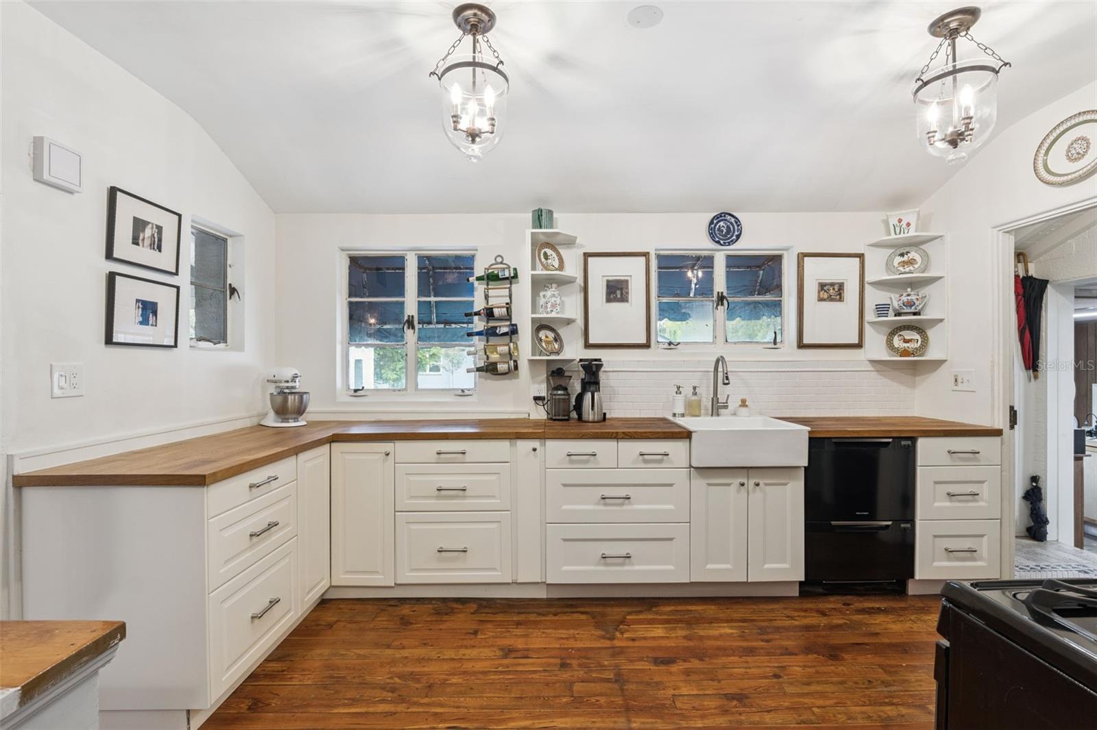 Image 11 of 47 For 1541 Westchester Avenue