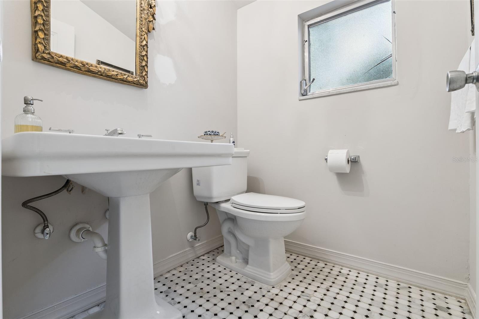 Image 17 of 47 For 1541 Westchester Avenue