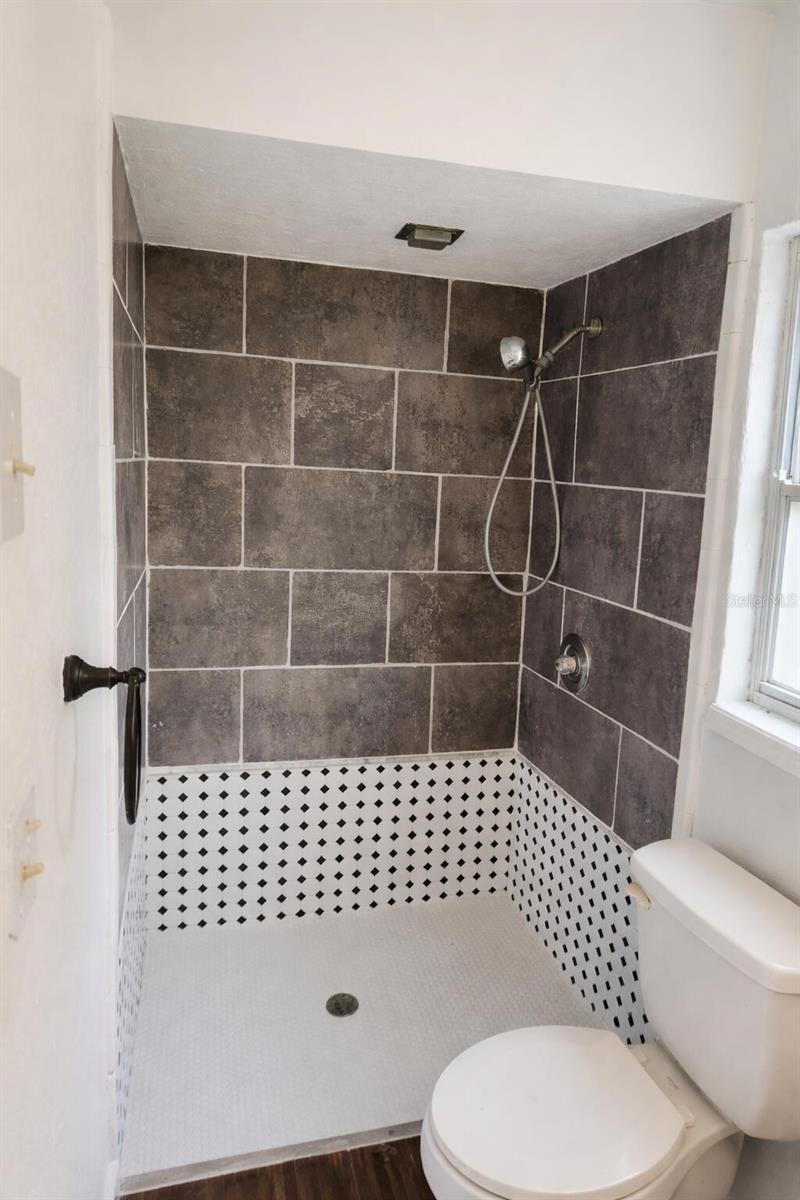 Image 11 of 12 For 2421 Archer Boulevard