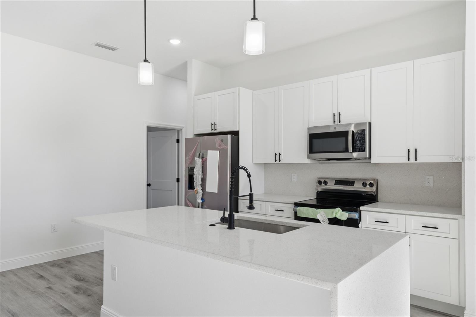 Image 14 of 34 For 6811 152nd Street