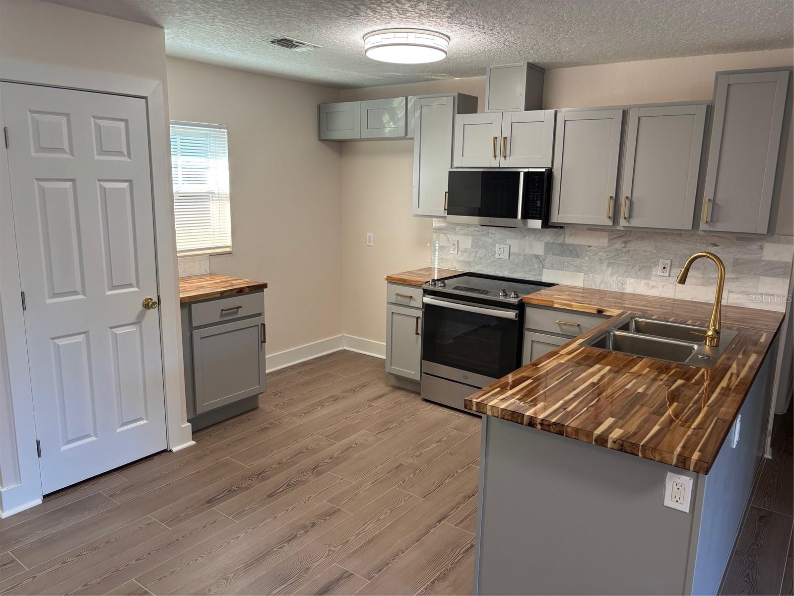 Image 4 of 13 For 170 7th Street