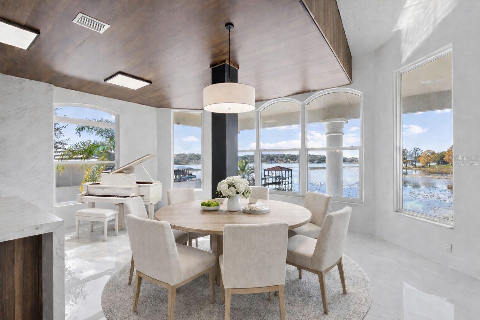 Image 12 of 75 For 10843 Lakeshore Drive