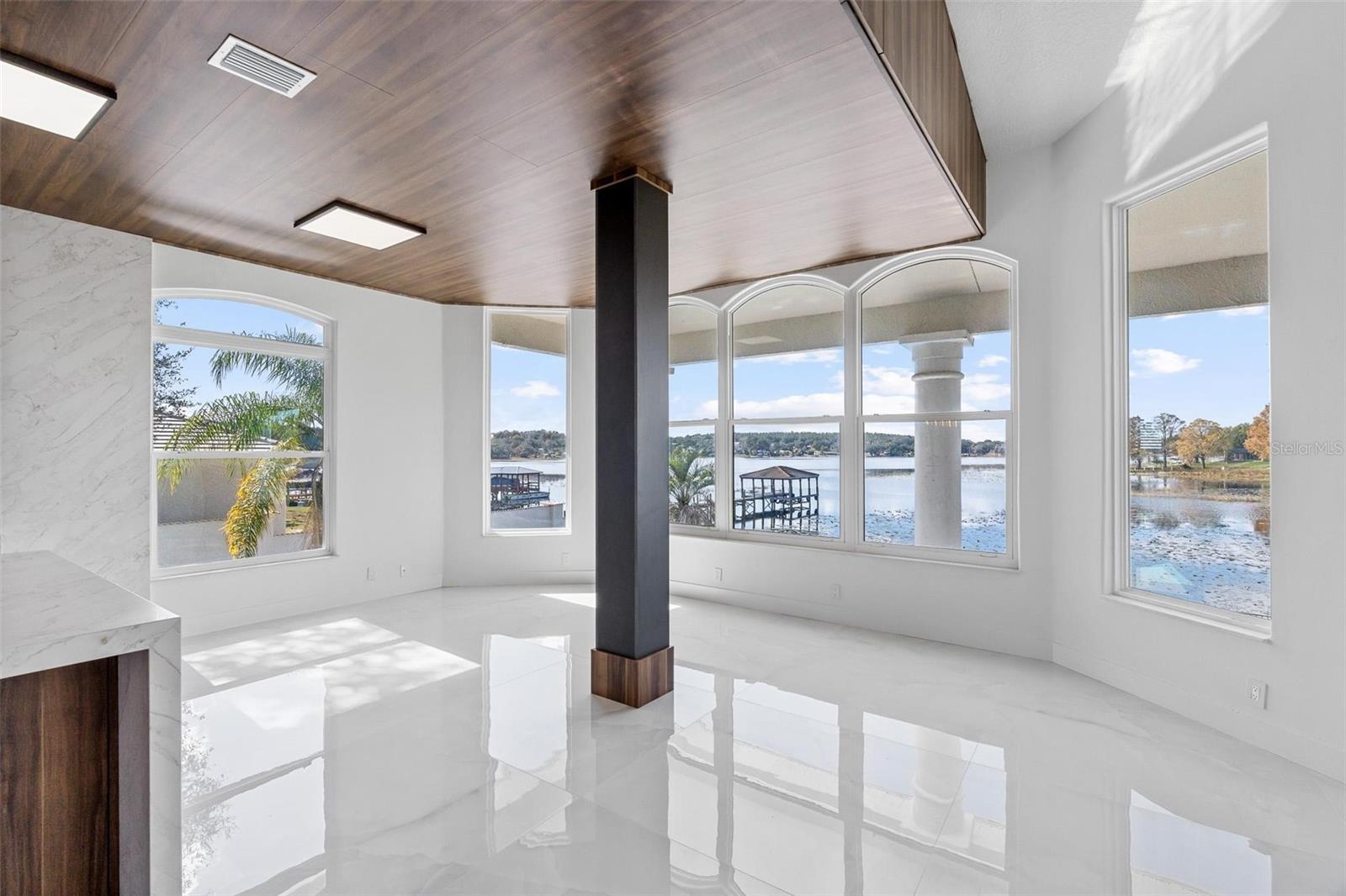 Image 13 of 75 For 10843 Lakeshore Drive