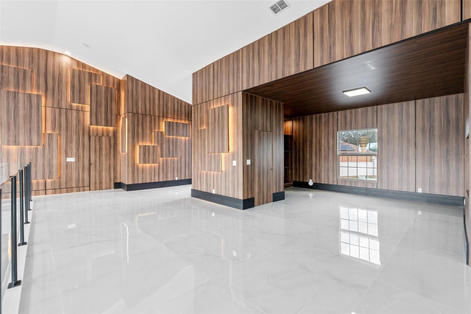 Image 15 of 75 For 10843 Lakeshore Drive