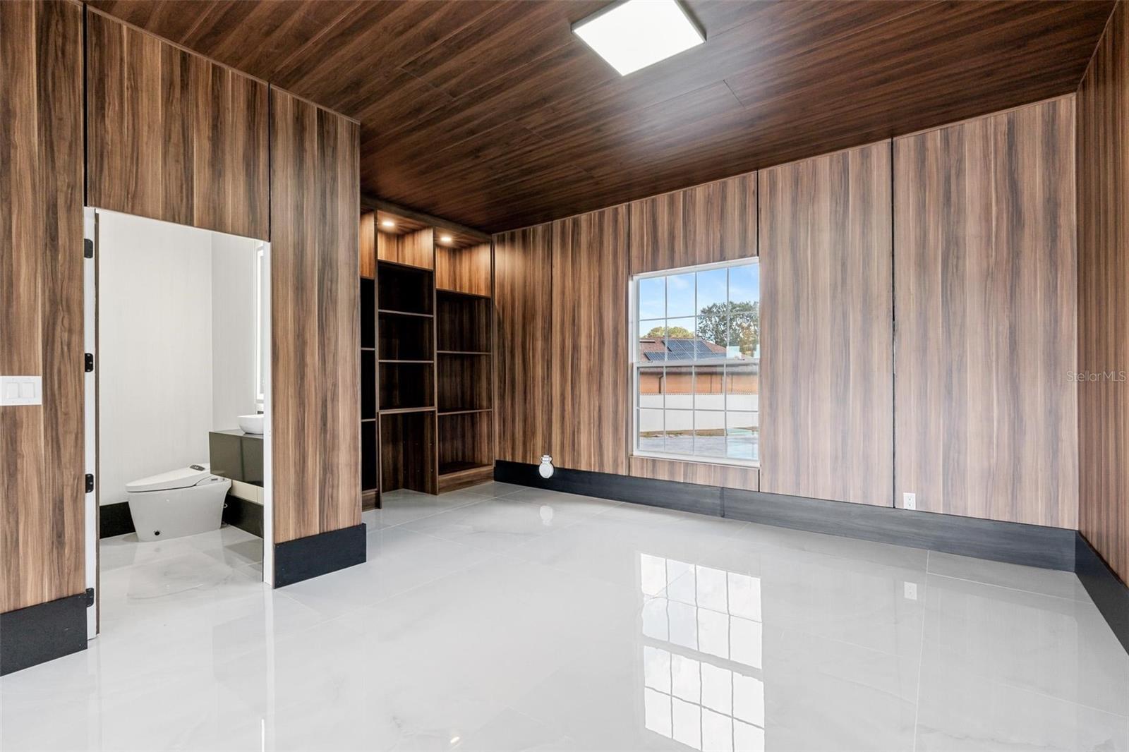 Image 18 of 75 For 10843 Lakeshore Drive