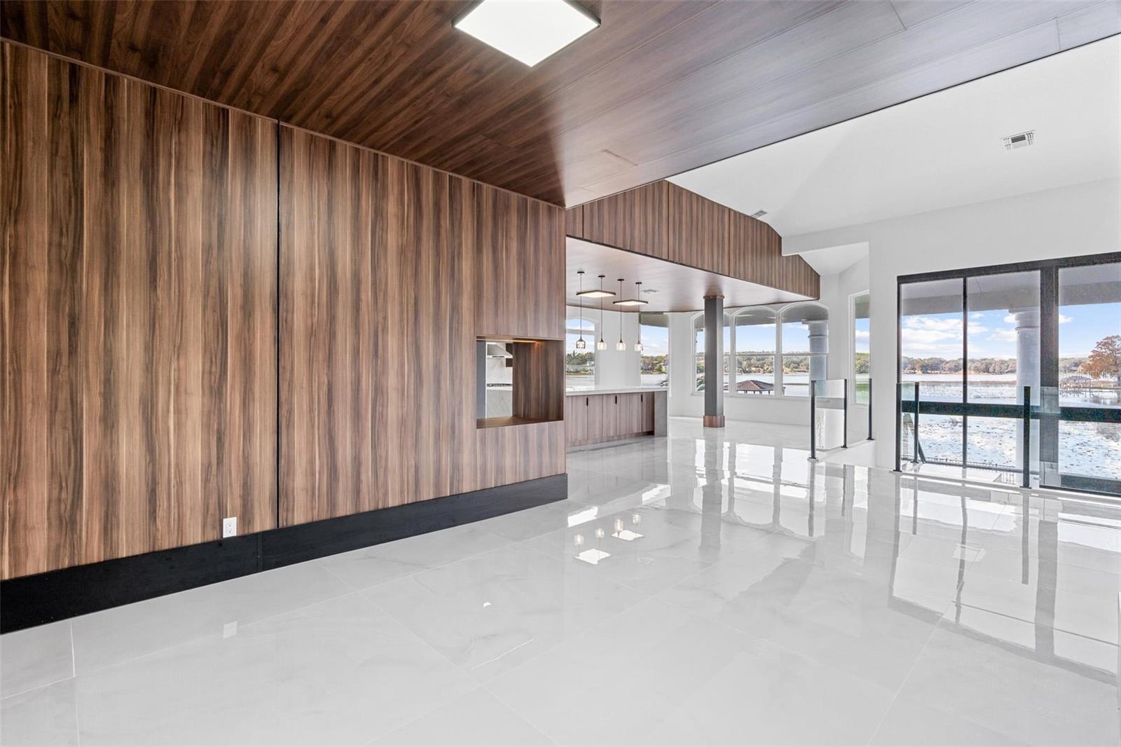 Image 19 of 75 For 10843 Lakeshore Drive