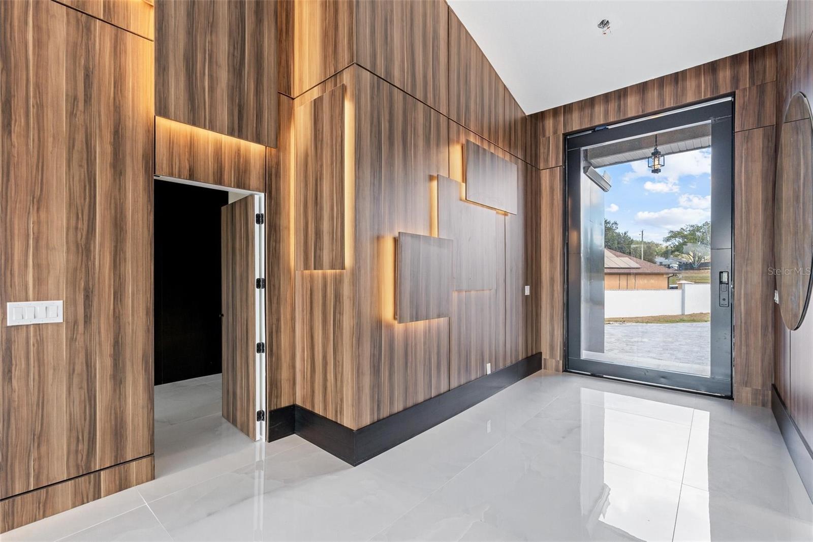 Image 20 of 75 For 10843 Lakeshore Drive